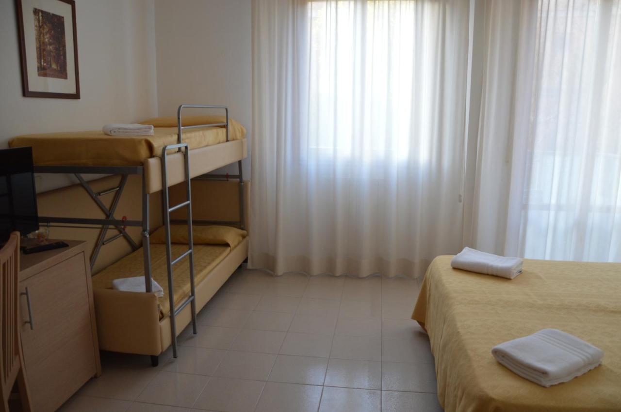 פסארו Hotel Caesar חדר תמונה