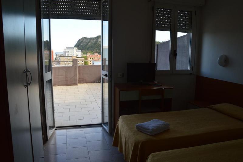 פסארו Hotel Caesar מראה חיצוני תמונה