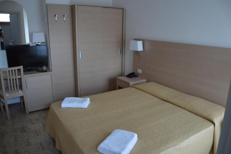 פסארו Hotel Caesar מראה חיצוני תמונה