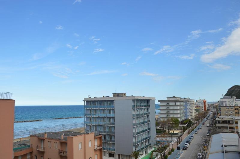 פסארו Hotel Caesar מראה חיצוני תמונה