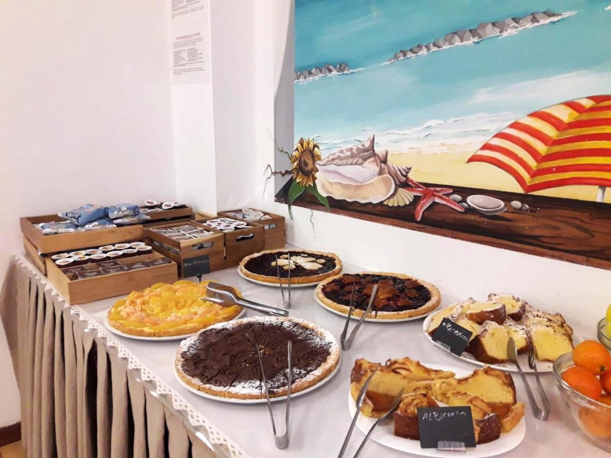 פסארו Hotel Caesar מראה חיצוני תמונה