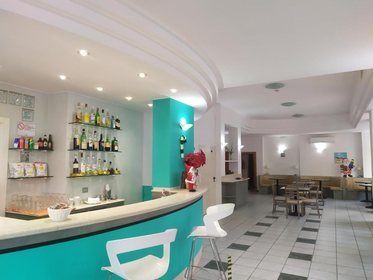 פסארו Hotel Caesar מראה חיצוני תמונה