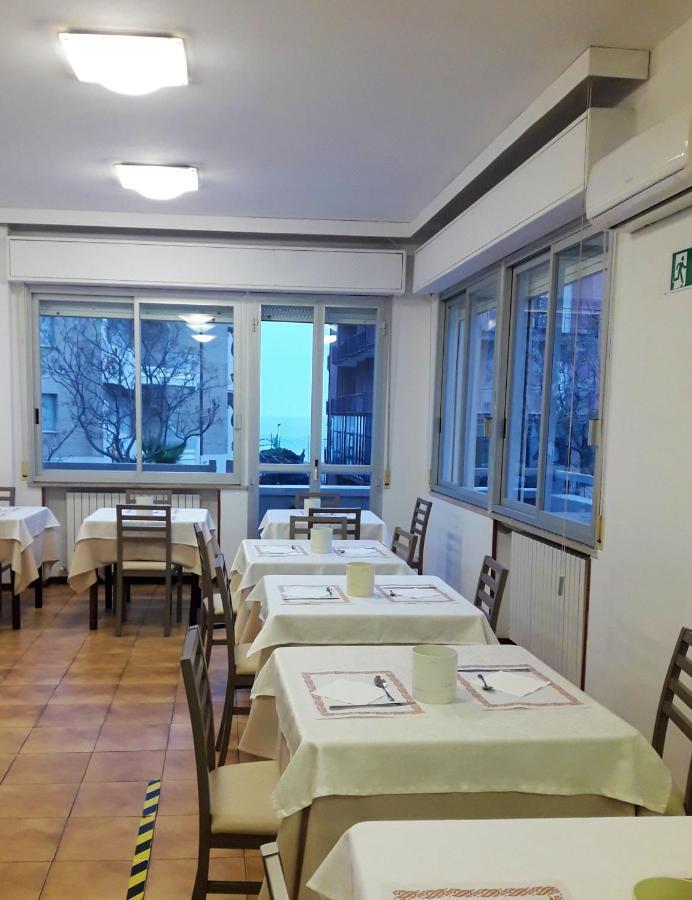 פסארו Hotel Caesar מראה חיצוני תמונה
