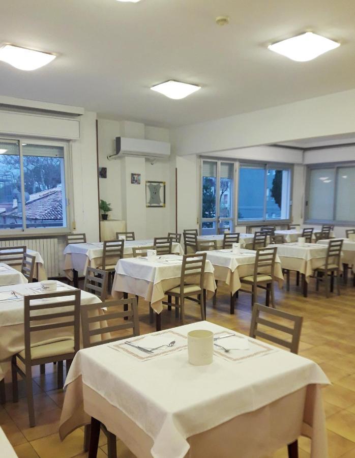 פסארו Hotel Caesar מראה חיצוני תמונה