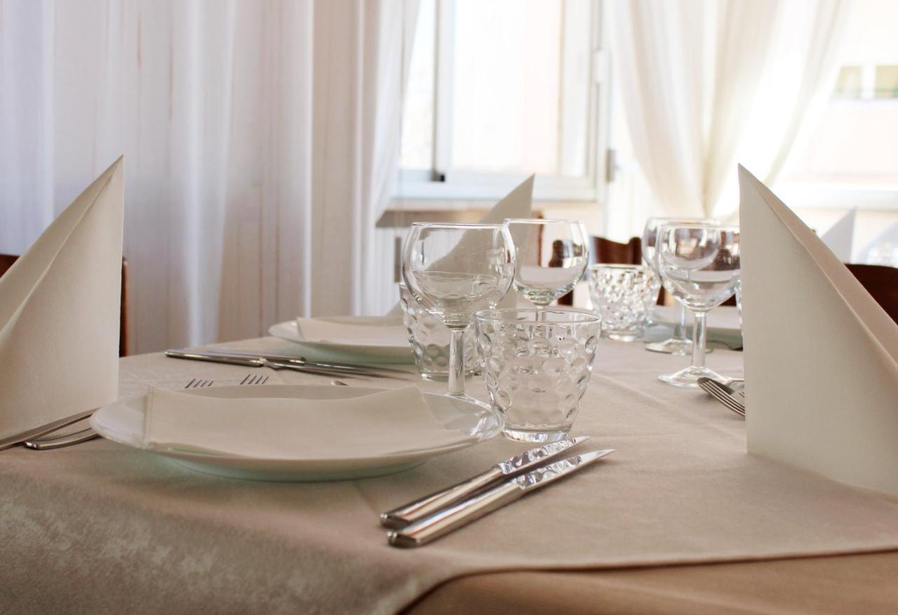 פסארו Hotel Caesar מראה חיצוני תמונה
