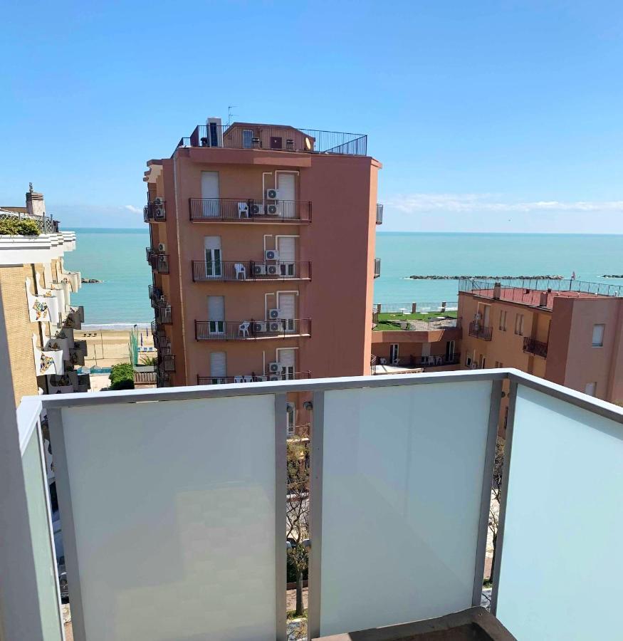 פסארו Hotel Caesar מראה חיצוני תמונה