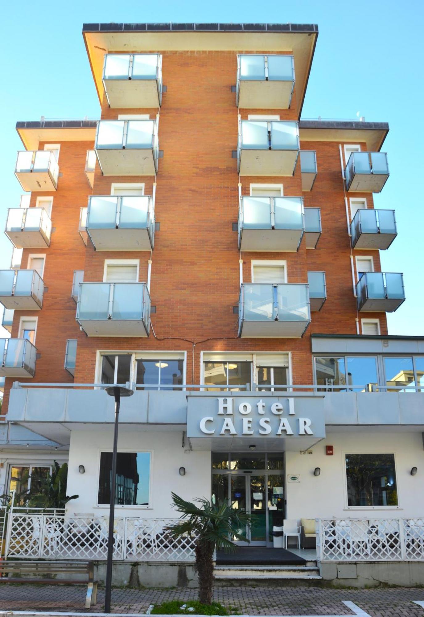 פסארו Hotel Caesar מראה חיצוני תמונה