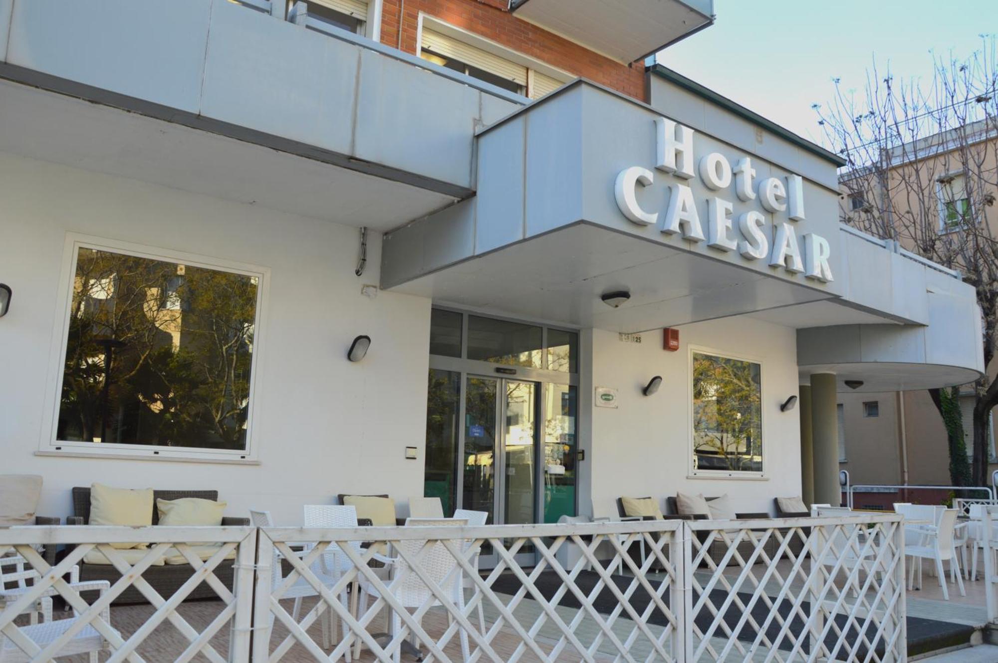 פסארו Hotel Caesar מראה חיצוני תמונה