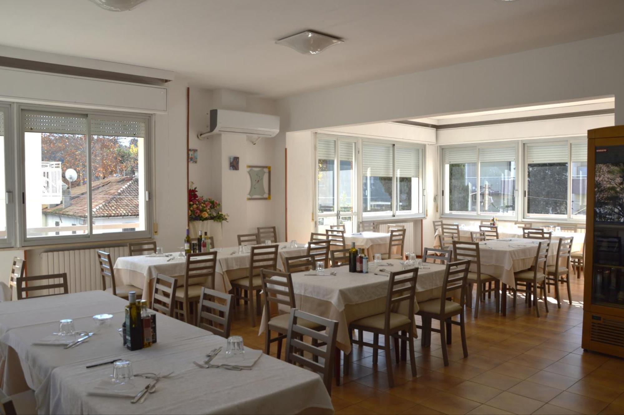 פסארו Hotel Caesar מראה חיצוני תמונה