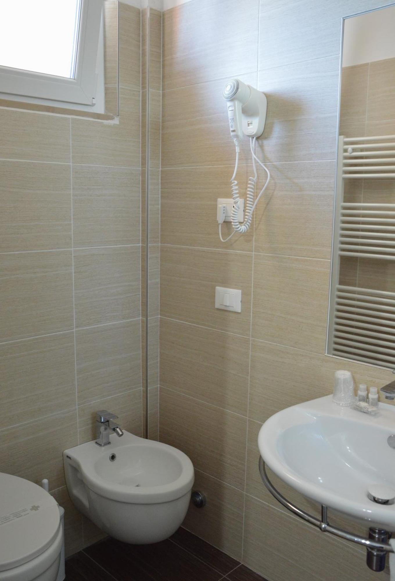 פסארו Hotel Caesar מראה חיצוני תמונה