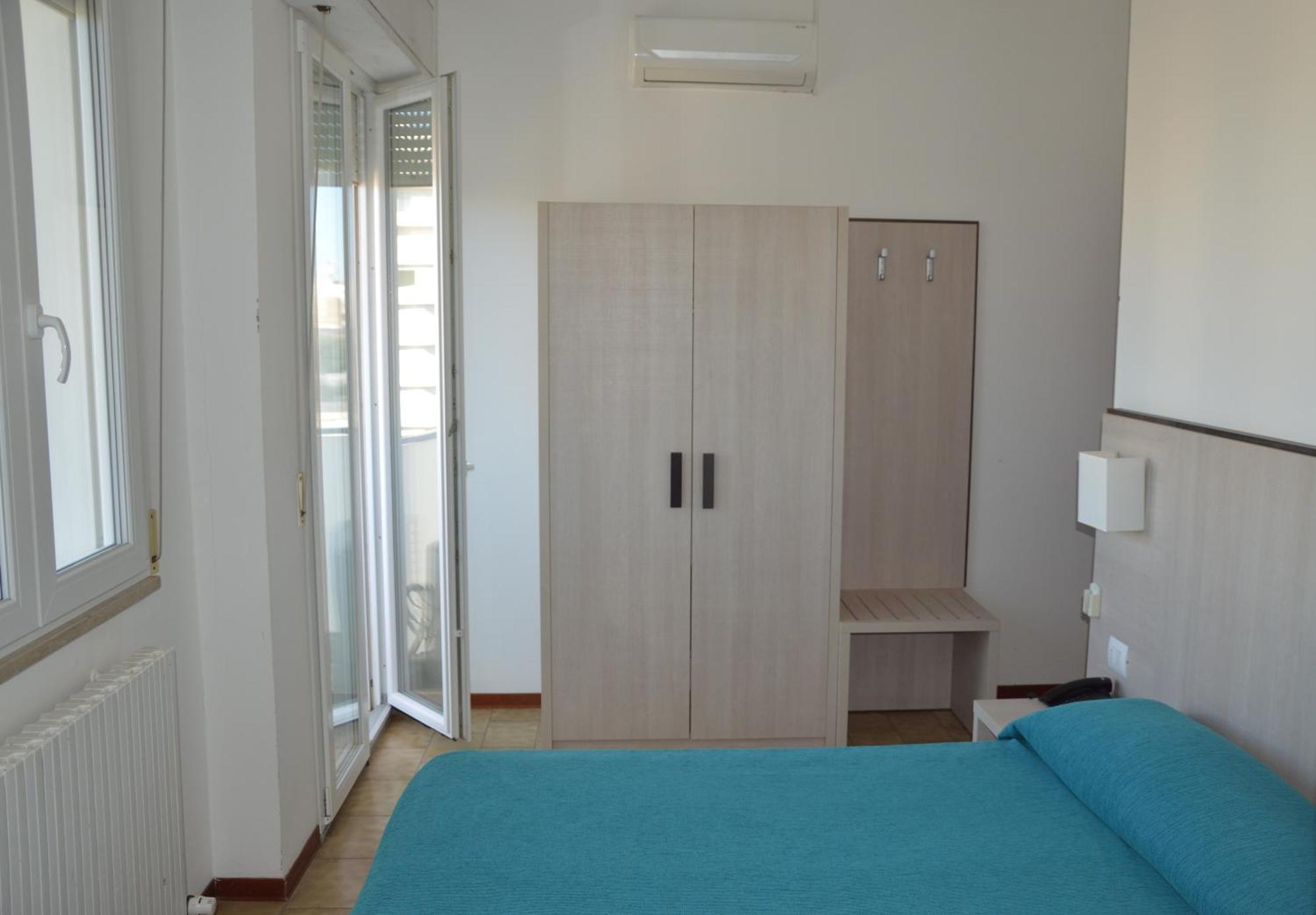 פסארו Hotel Caesar מראה חיצוני תמונה