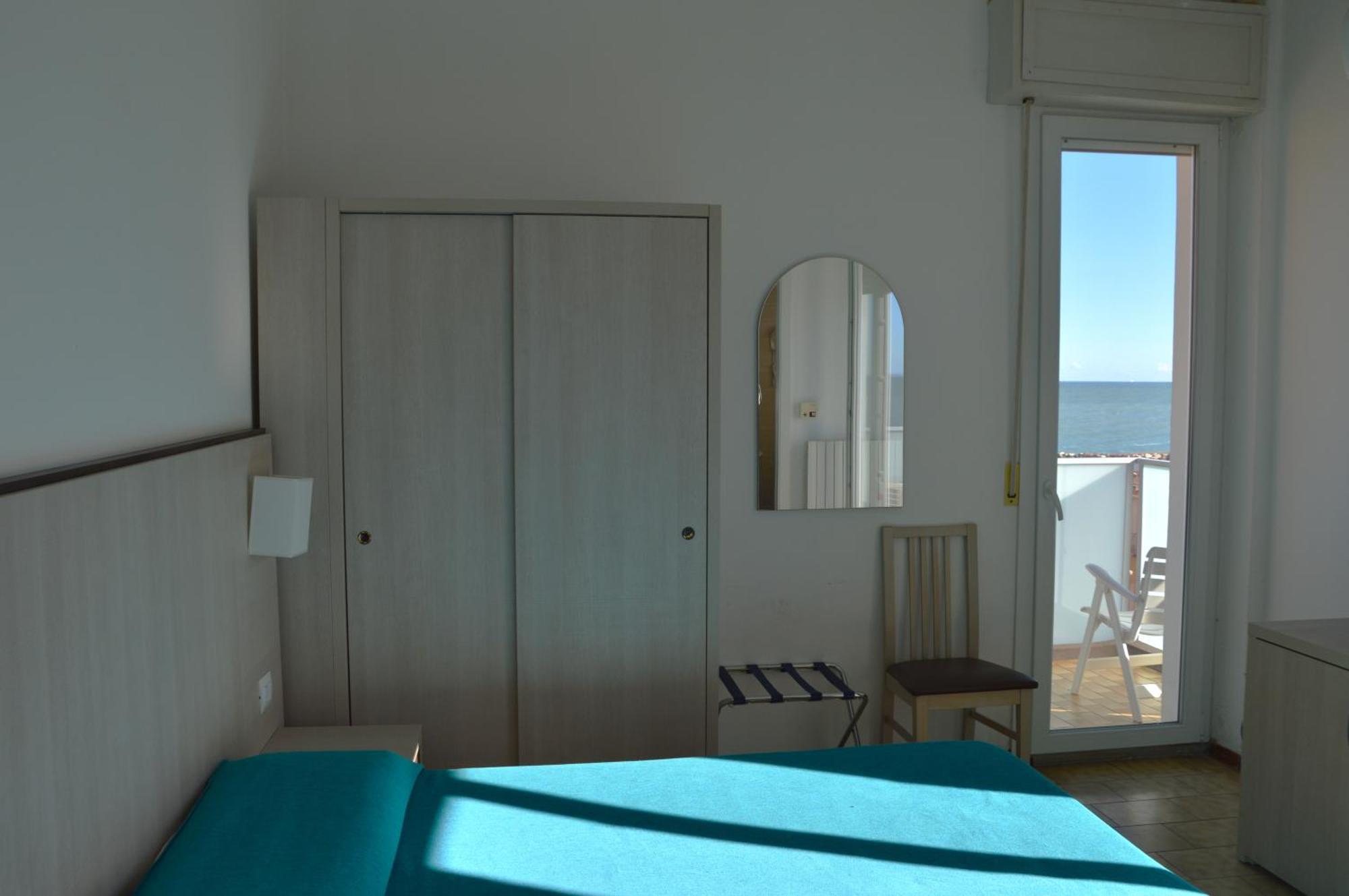 פסארו Hotel Caesar מראה חיצוני תמונה