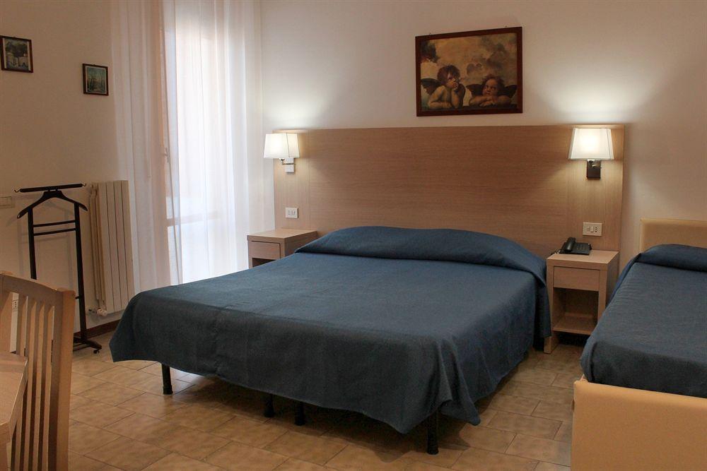 פסארו Hotel Caesar מראה חיצוני תמונה