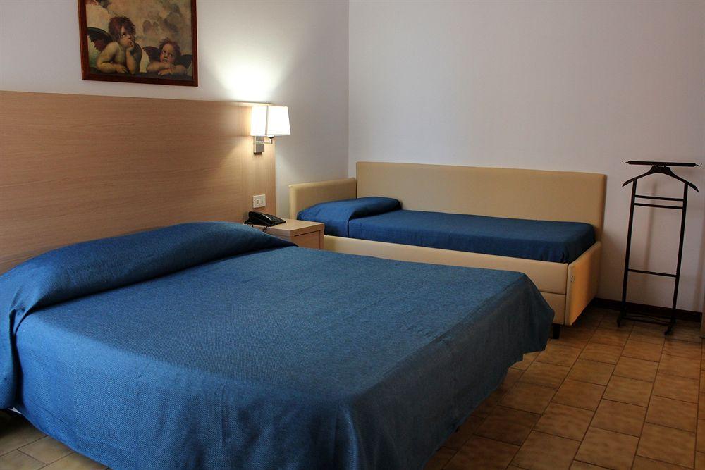 פסארו Hotel Caesar מראה חיצוני תמונה