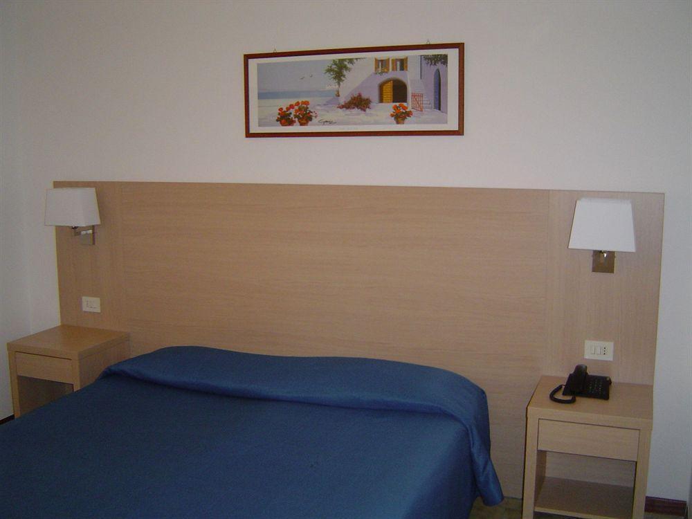 פסארו Hotel Caesar מראה חיצוני תמונה