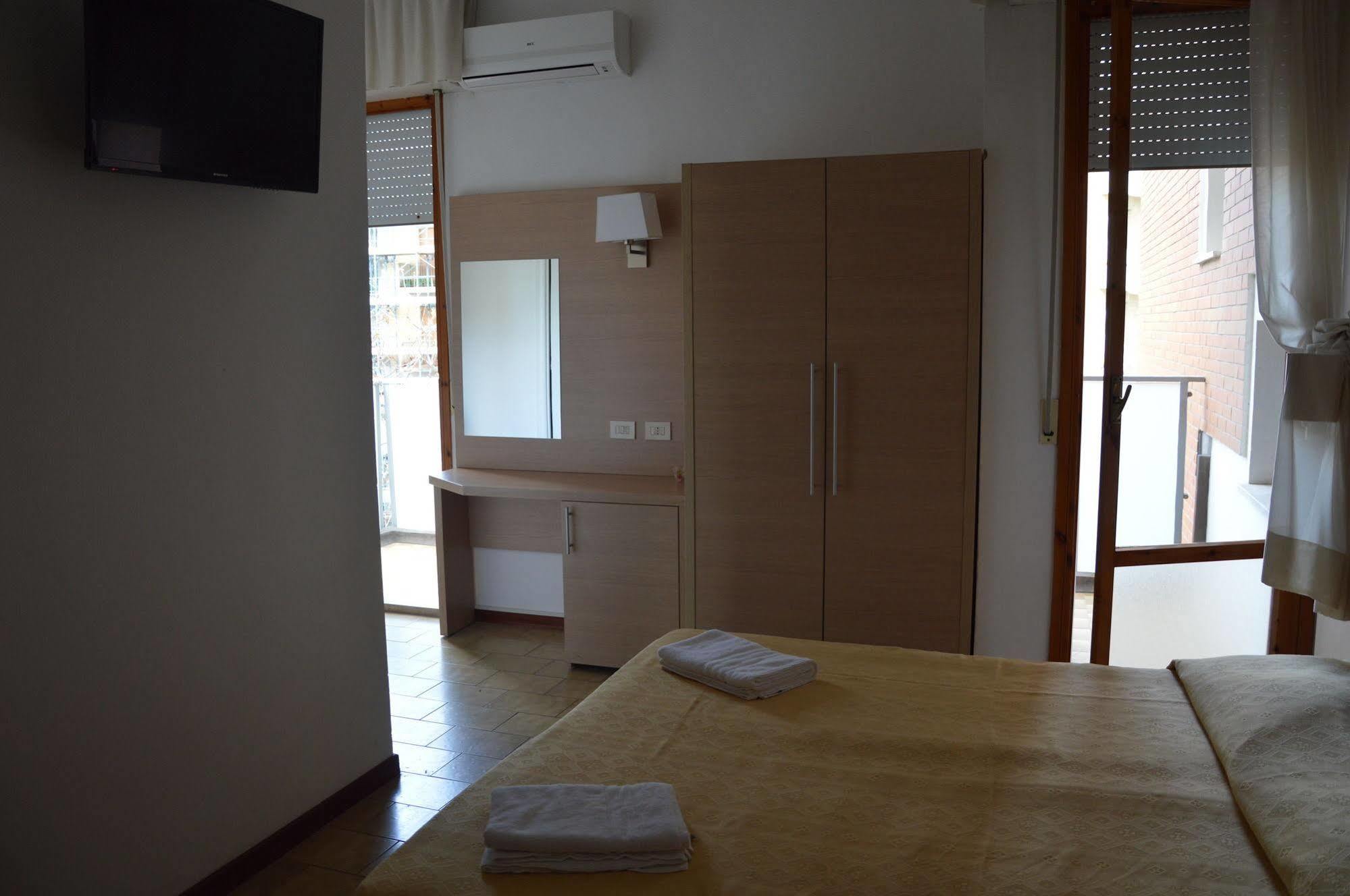 פסארו Hotel Caesar מראה חיצוני תמונה