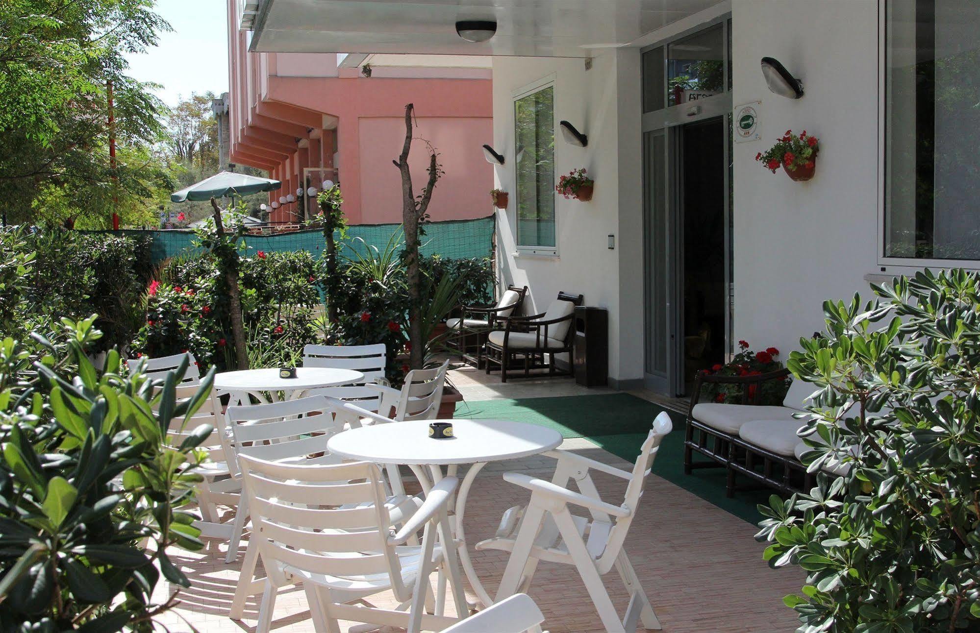 פסארו Hotel Caesar מראה חיצוני תמונה