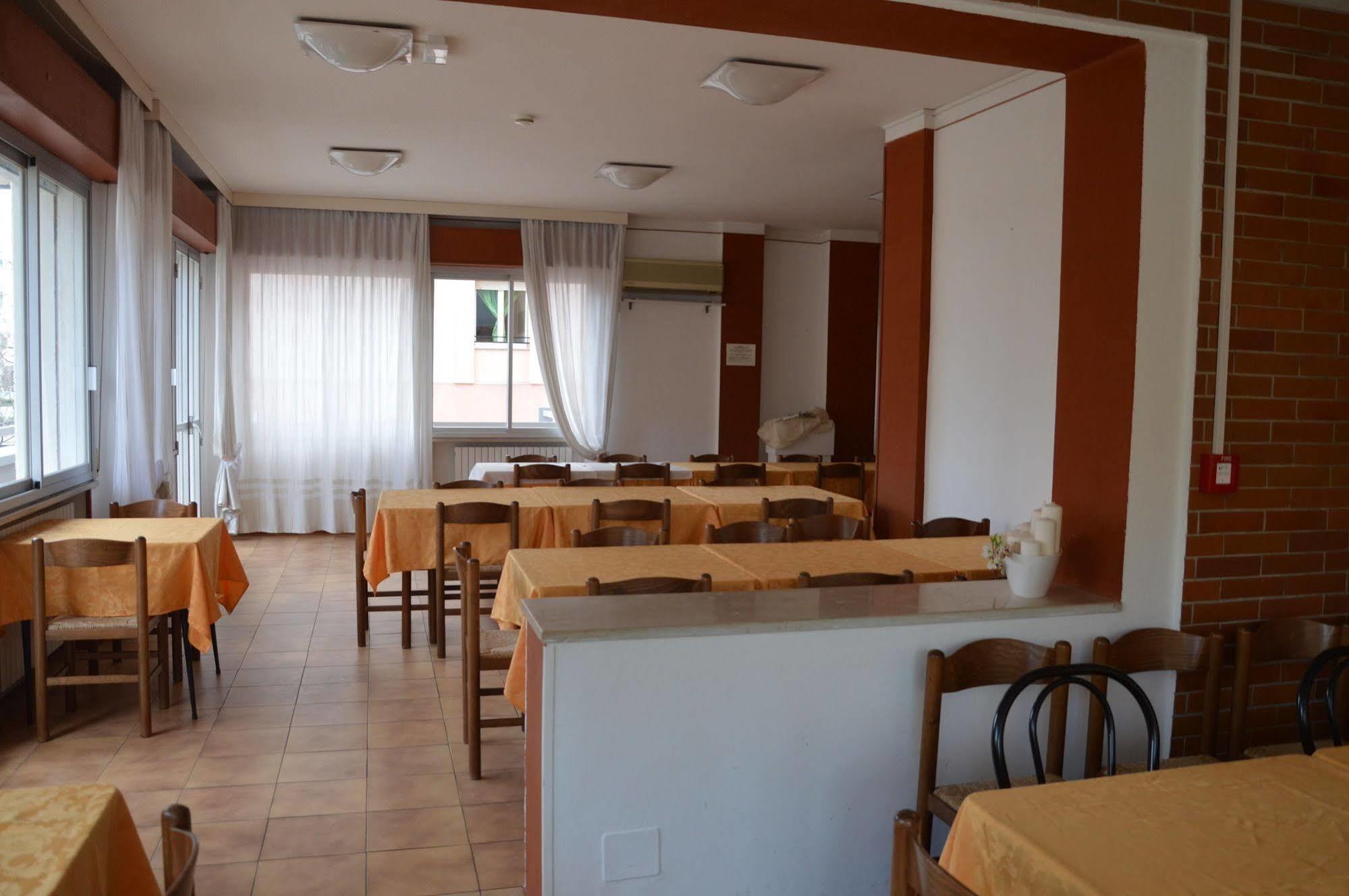 פסארו Hotel Caesar מראה חיצוני תמונה