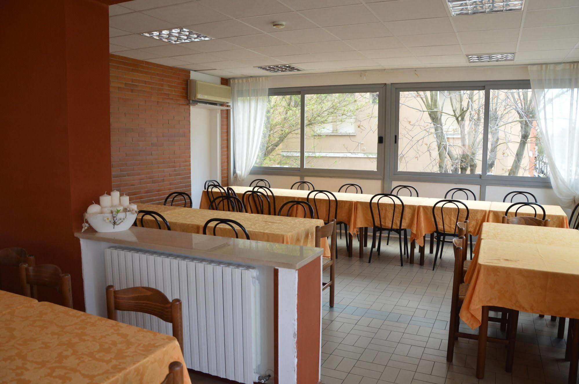 פסארו Hotel Caesar מראה חיצוני תמונה