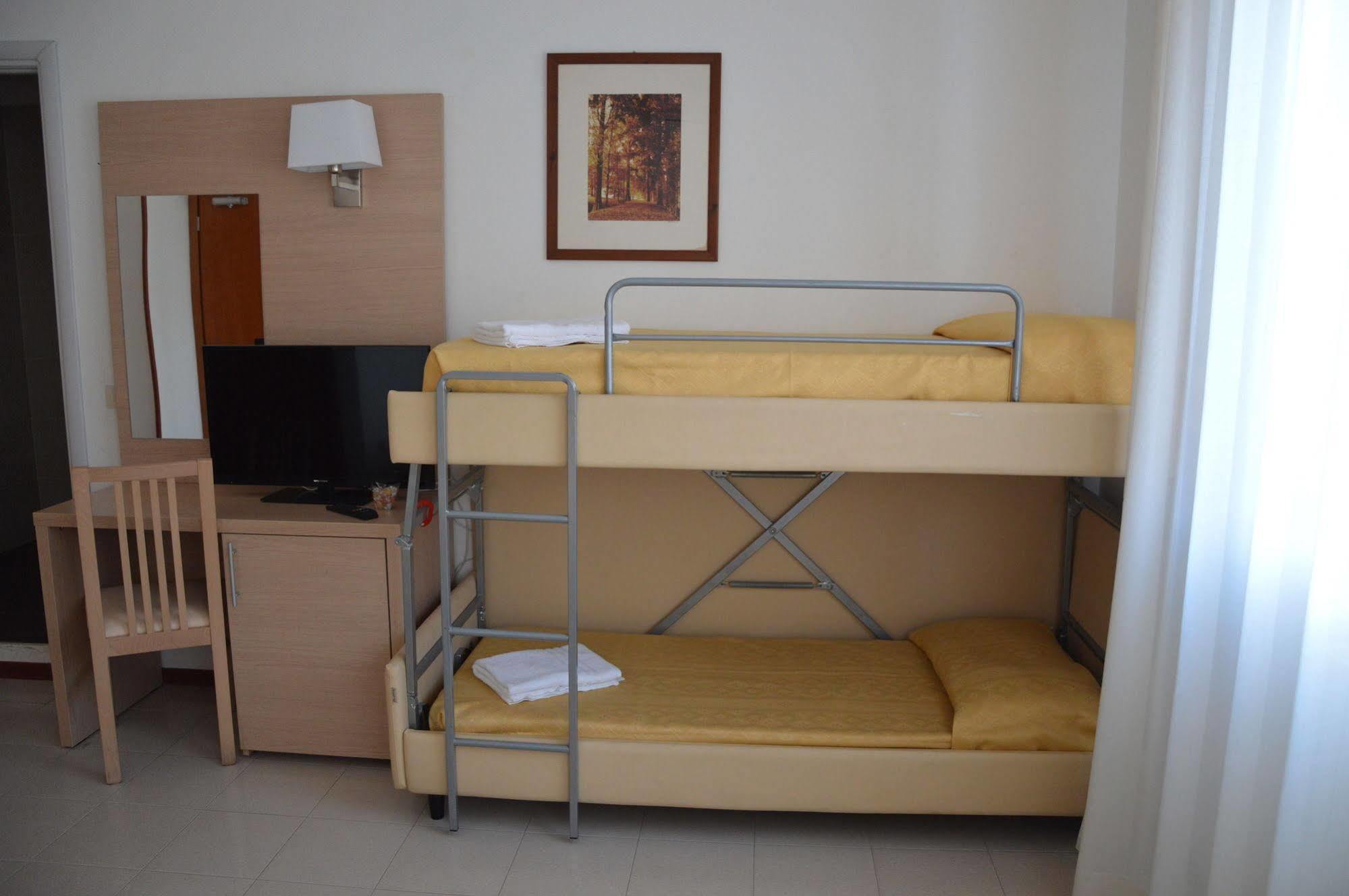 פסארו Hotel Caesar מראה חיצוני תמונה
