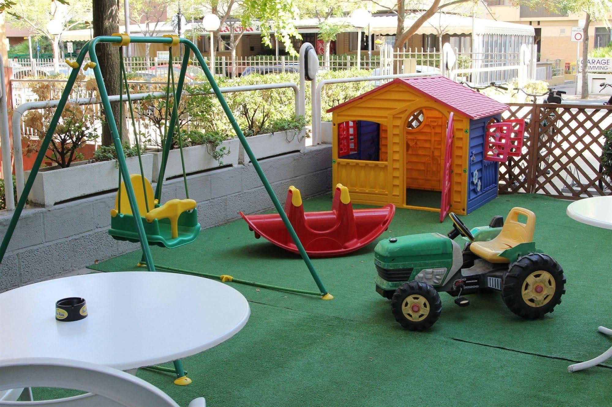 פסארו Hotel Caesar מראה חיצוני תמונה
