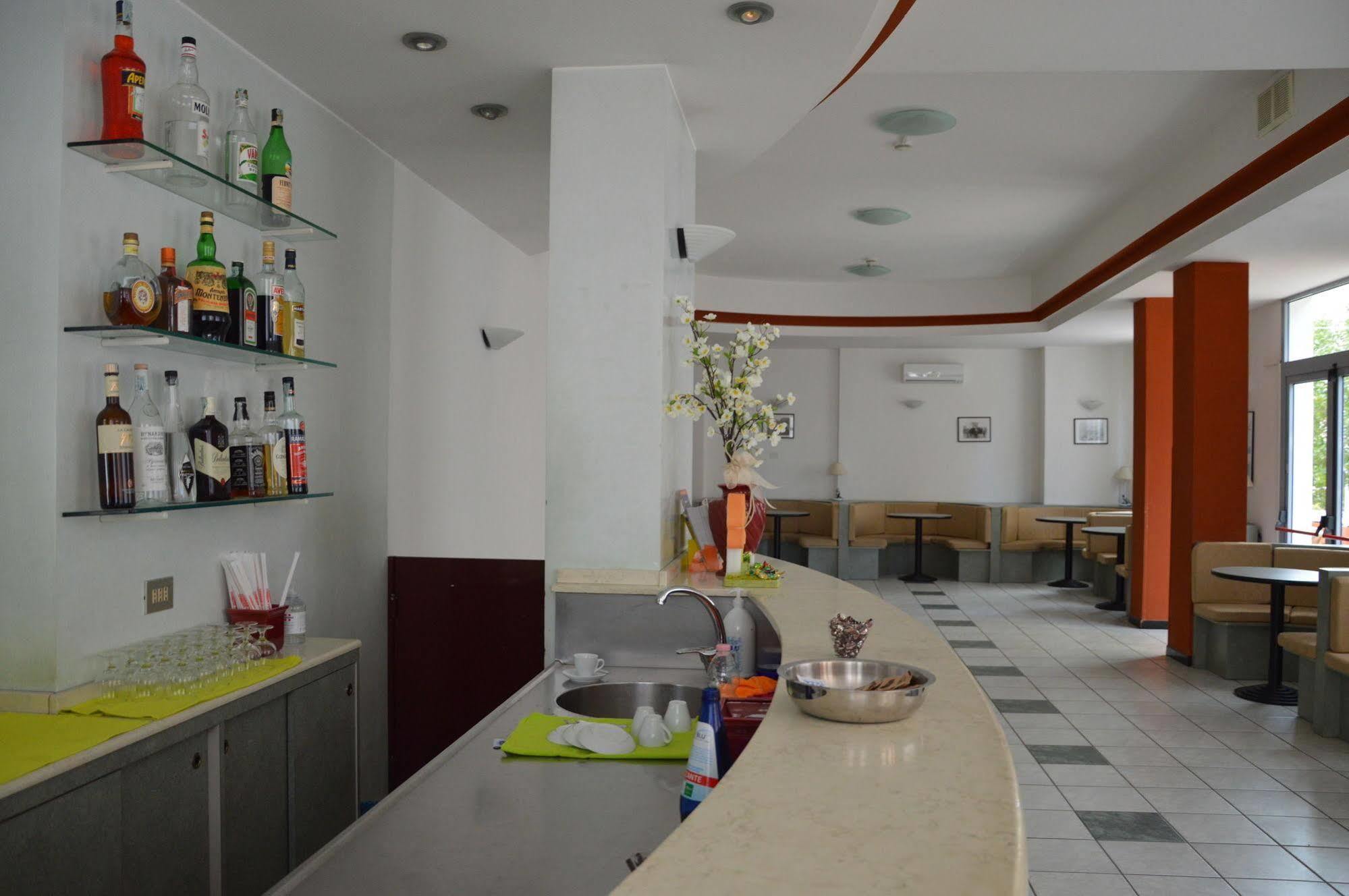 פסארו Hotel Caesar מראה חיצוני תמונה